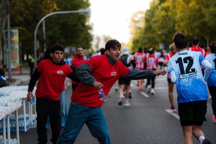 Corredores durante el Derbi de las Aficiones 2025